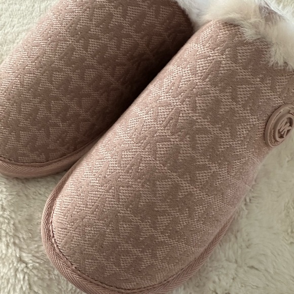 Michael Kors Women's Janis Slipper Soft - Picture 3 of 3